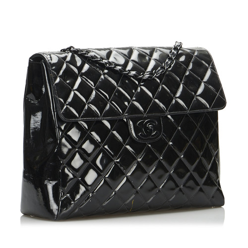 CHANEL Women's Shoulder bag Patent leather in Black