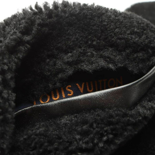 LOUIS VUITTON Women's Jacket/Coat Leather in Black