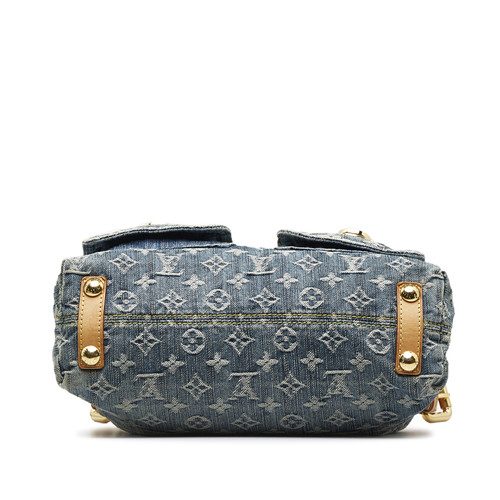 Vrouw Met Een Gedraaide Denim - Broek Louis Vuitton Bag En Nike