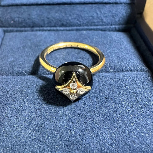 LOUIS VUITTON Women's Ring Yellow gold in Black