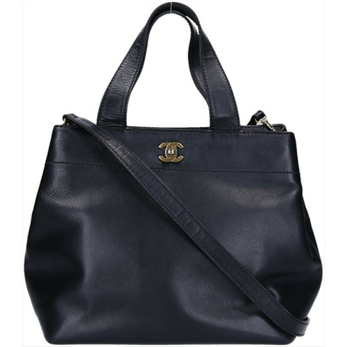 CHANEL Damen Handtasche aus Leder in Schwarz