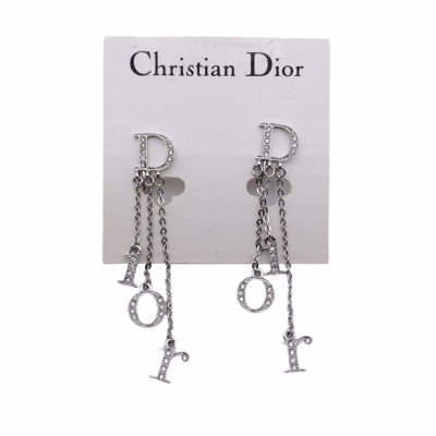 Christian Dior Oorbel in Zilverachtig