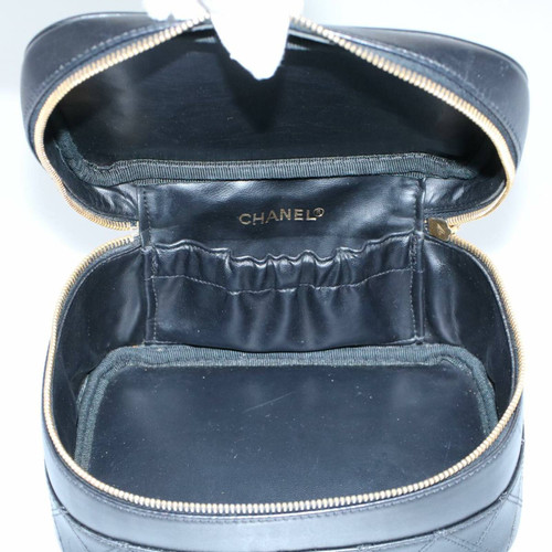 Leather vanity case Chanel Black in Leather - 30268498