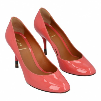 Fendi Pumps/Peeptoes Patent leather in Pink