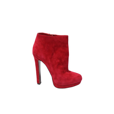 Alexander McQueen Ankle boots Suede in Red
