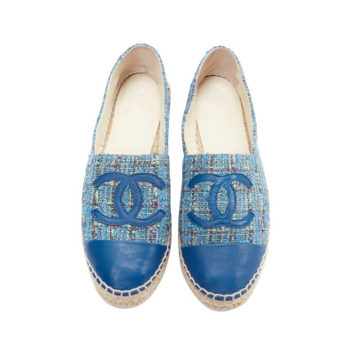 Chanel Chaussures compensées en Cuir en Bleu