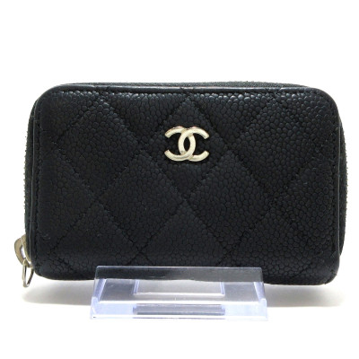 Chanel Boy Zip Around Wallet aus Leder in Schwarz