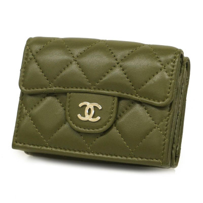 Chanel Täschchen/Portemonnaie aus Leder in Khaki
