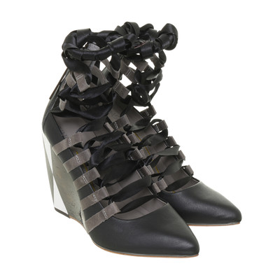 Finsk Wedges with lacing