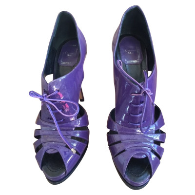 Christian Dior Pumps/Peeptoes aus Lackleder in Violett