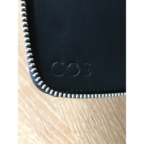 COS Damen Täschchen/Portemonnaie aus Leder in Schwarz
