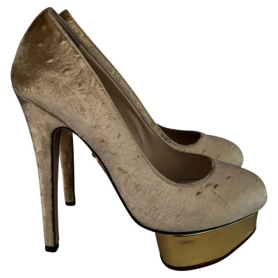 Charlotte Olympia Pumps/Peeptoes aus Leder in Gold