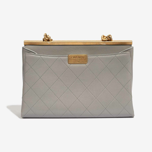 CHANEL Damen Coco Luxe Flap Bag Small 23 aus Leder in Grau