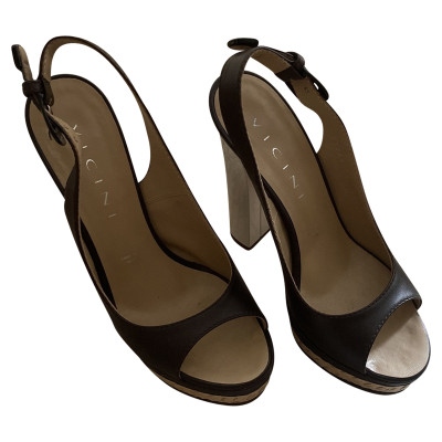 Vicini Pumps/Peeptoes Leather in Brown