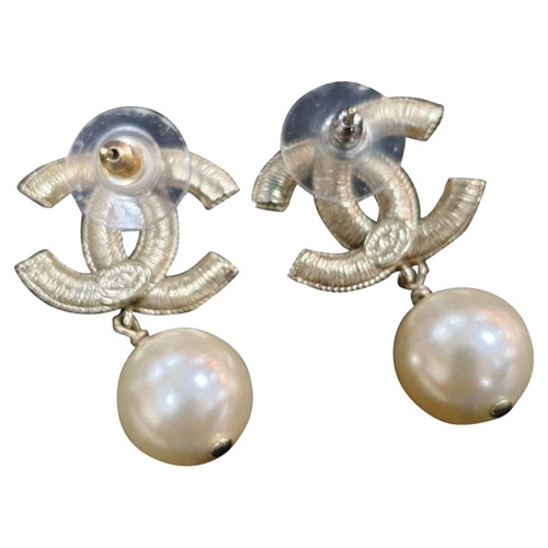 CHANEL Damen Ohrring aus Perlen in Weiß | REBELLE