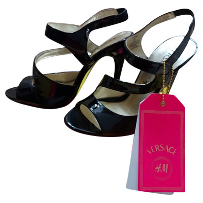 Versace For H&M Pumps/Peeptoes Patent leather in Black
