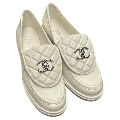 Chanel Sandalen aus Leder in Weiß