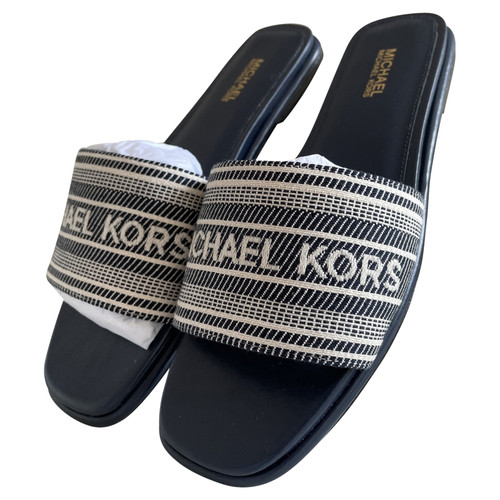 Descubrir 45+ imagen michael kors womens slippers