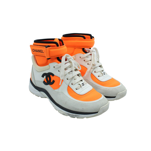 CHANEL Dames Sneakers in Orange in Maat: EU 36 | Tweedehands