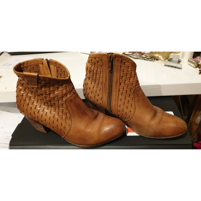 Madeleine Thompson Ankle boots Leather in Brown