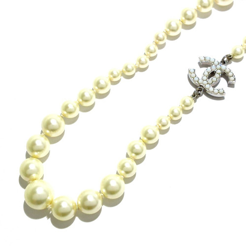 CHANEL Damen Kette aus Perlen in Creme | REBELLE