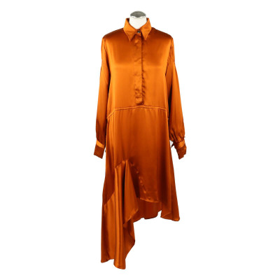 Mykke Hofmann Robe en Soie en Orange