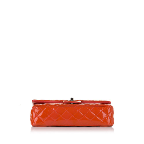 Chanel Umhängetasche aus Lackleder in Orange