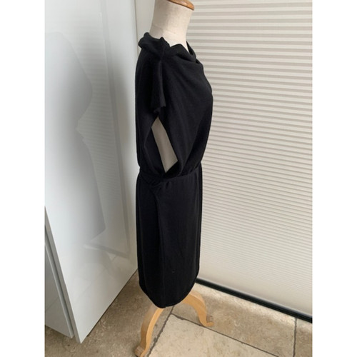 Black knee-length dress with sash by Sarah Pacini