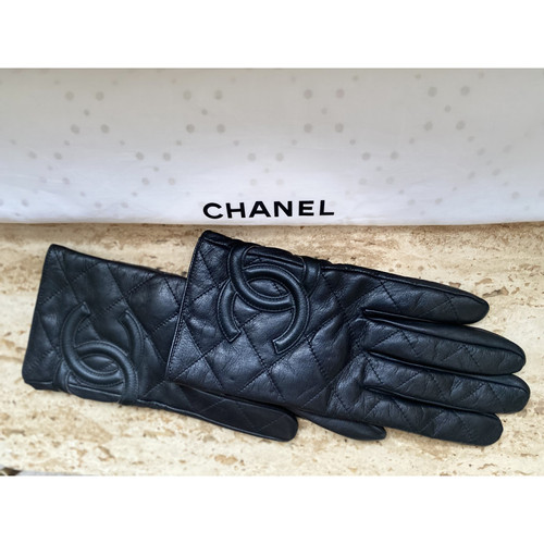 CHANEL Women's Gloves Leather in Black
