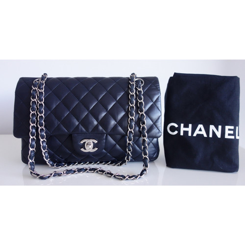 Chanel Classic Flap Bag Medium en Cuir en Bleu