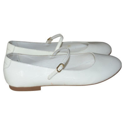 Dolce & Gabbana Slipper/Ballerinas aus Lackleder in Weiß