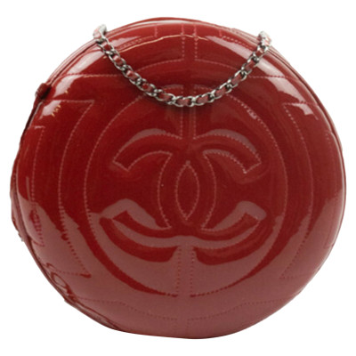 Chanel Round as Earth Crossbody Bag aus Lackleder in Rot