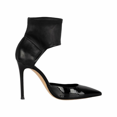 Gianvito Rossi Pumps/Peeptoes Leather in Black