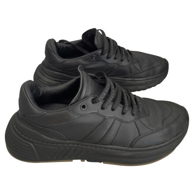 Bottega Veneta Sneakers aus Leder in Schwarz
