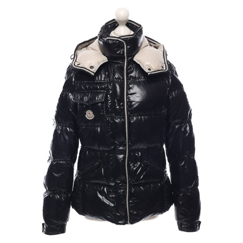 Moncler Giacca/Cappotto in Nero - Second hand Moncler Giacca/Cappotto in  Nero acquista di seconda mano a 659€ (8268410)