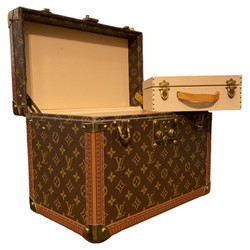 Sold at Auction: A FINE LIGHTLY-USED LOUIS VUITTON TRAVEL ROLLER BAG