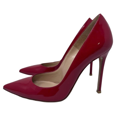 Gianvito Rossi Pumps/Peeptoes Patent leather in Red
