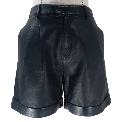 Karl Lagerfeld Shorts aus Leder in Schwarz
