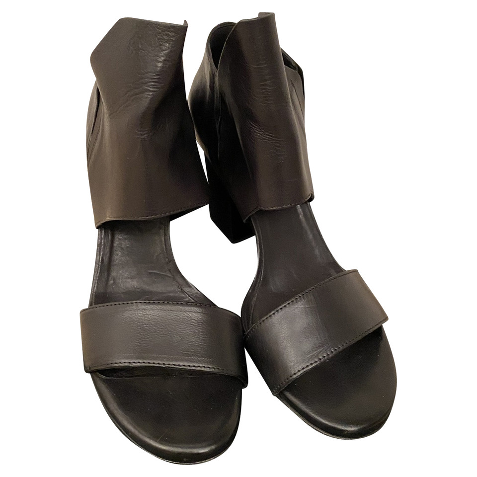 Vic Matie Sandales en Cuir en Noir