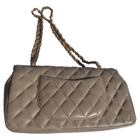 Chanel Classic Flap Bag Medium in Pelle in Beige