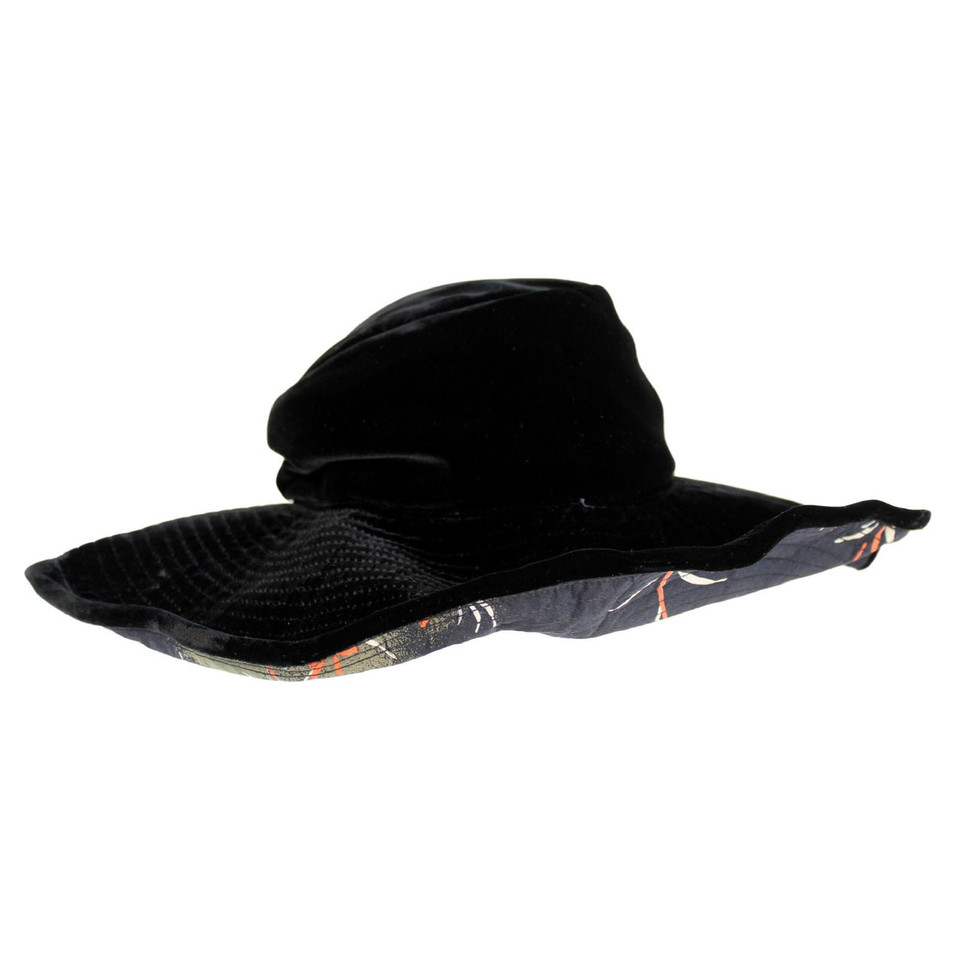 Armani Hat in black