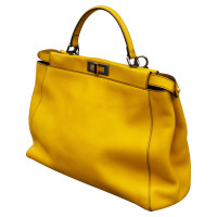 Fendi Peekaboo Bag aus Leder in Gelb