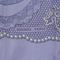 Hermès Echarpe/Foulard en Soie en Violet