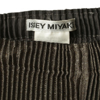 Issey Miyake Plissierte Hose in Grau