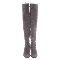 Stuart Weitzman Stiefel aus Leder in Grau