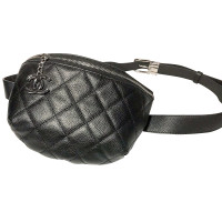 Chanel Uniform Clutch aus Leder in Schwarz