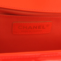 Chanel Boy Medium aus Lackleder in Orange