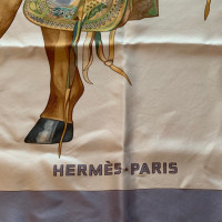 Hermès Echarpe/Foulard en Soie en Bleu