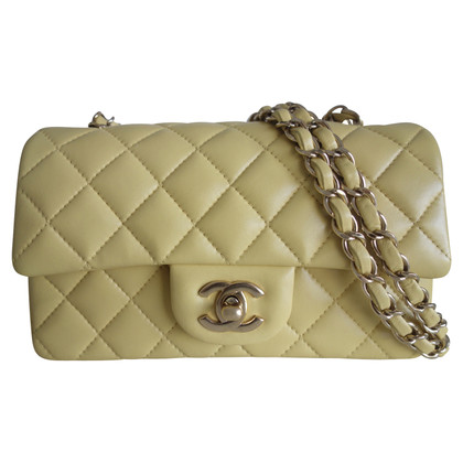 Chanel Flap Bag Leer in Geel