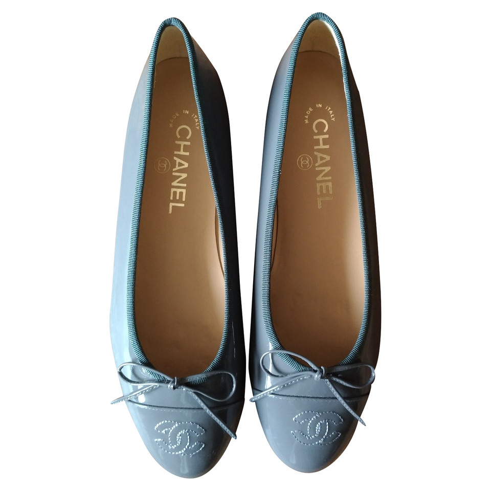 Chanel Slipper/Ballerinas aus Lackleder in Blau